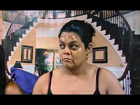 Snapshot of indianCherryPie chatting on 10-17-25, 05:43 indianCherryPie online show from 10-17-25, 05:43