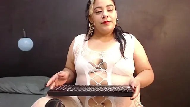 Snapshot of brendamaz chatting on 02-21-25, 12:28 brendamaz online show from 02-21-25, 12:28