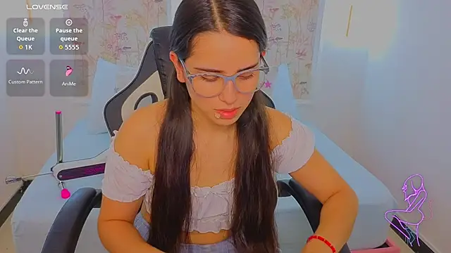 Snapshot of angelica_dymond chatting on 04-18-26, 12:31 angelica dymond online show from 04-18-26, 12:31