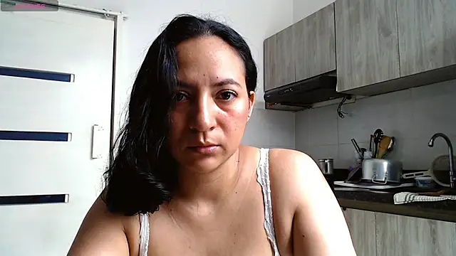 Snapshot of mariamulata chatting on 05-20-26, 04:35 mariamulata online show from 05-20-26, 04:35