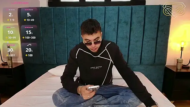 Amadeo Wild online show from 12-18-24, 05:10