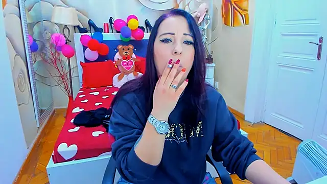 LauraSin online show from 02-10-25, 04:19