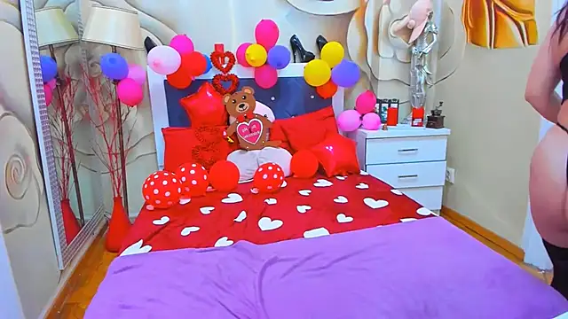 LauraSin online show from 02-15-25, 07:16