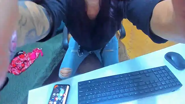 LauraSin online show from 09-15-25, 03:28