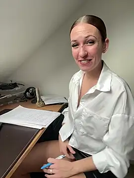 Snapshot of lola_tentatiion chatting on 03-10-25, 09:32 lola tentatiion online show from 03-10-25, 09:32