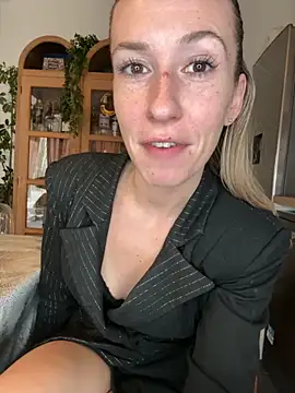 lola tentatiion online show from 11-22-25, 08:46