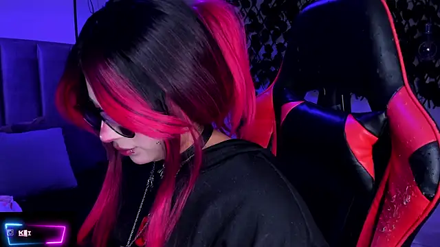 Kitty Gang online show from 12-17-25, 02:28