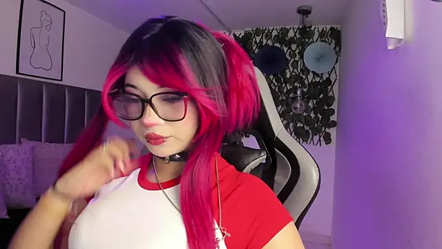 Snapshot of Kitty_Gang chatting on 06-16-26, 01:30 Kitty Gang online show from 06-16-26, 01:30