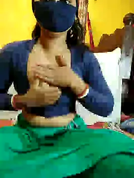 Snapshot of indiancouple09 chatting on 12-02-24, 11:29 indiancouple09 online show from 12-02-24, 11:29