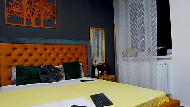 Lenna Paul online show from 02-20-25, 04:18