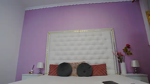 Lenna Paul online show from 11-19-25, 04:56