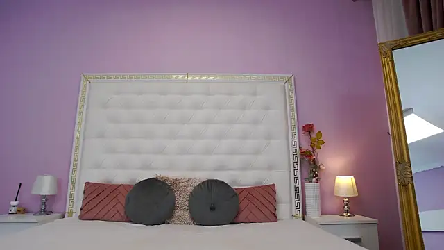 Lenna Paul online show from 12-23-25, 04:10