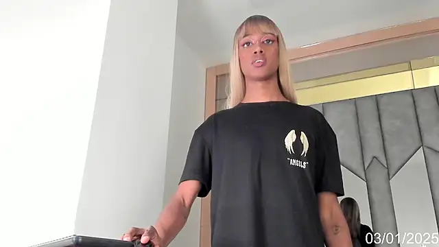 Snapshot of Doll_Isaa chatting on 01-03-25, 04:16 Doll Isaa online show from 01-03-25, 04:16