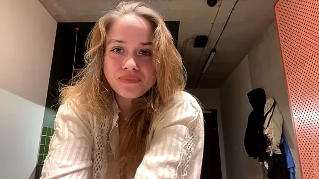 Celeste Glow online show from 12-09-24, 08:23