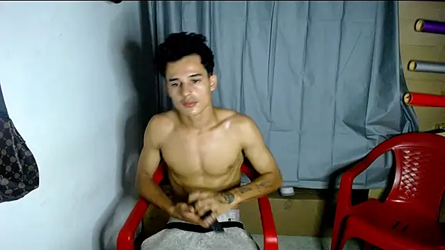 Snapshot of freddy_romas chatting on 12-20-24, 02:30 freddy romas online show from 12-20-24, 02:30