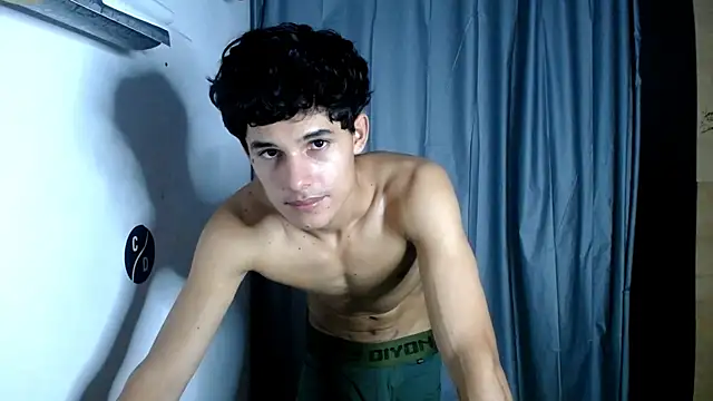 Snapshot of freddy_romas chatting on 02-13-25, 03:39 freddy romas online show from 02-13-25, 03:39