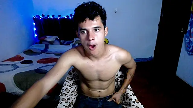 Snapshot of freddy_romas chatting on 09-19-25, 02:57 freddy romas online show from 09-19-25, 02:57