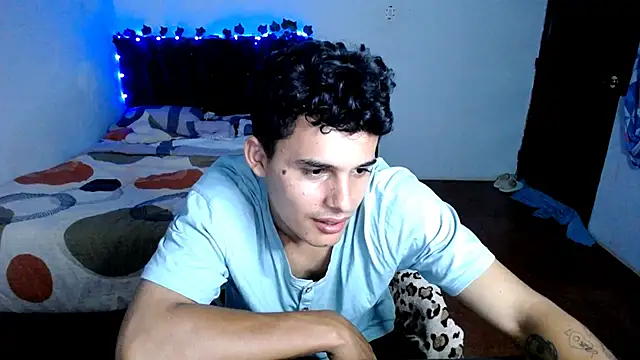 Snapshot of freddy_romas chatting on 09-20-25, 12:00 freddy romas online show from 09-20-25, 12:00
