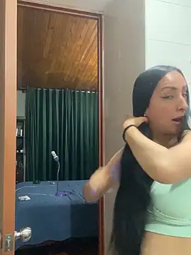 Snapshot of yaralyminjo2 chatting on 12-28-24, 11:37 yaralyminjo2 online show from 12-28-24, 11:37