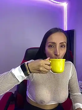 Snapshot of yaralyminjo2 chatting on 03-04-25, 02:10 yaralyminjo2 online show from 03-04-25, 02:10