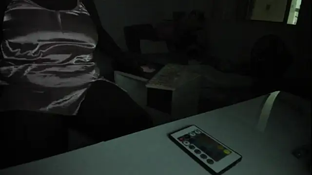 Snapshot of Leslie_browm chatting on 05-30-26, 01:03 Leslie browm online show from 05-30-26, 01:03