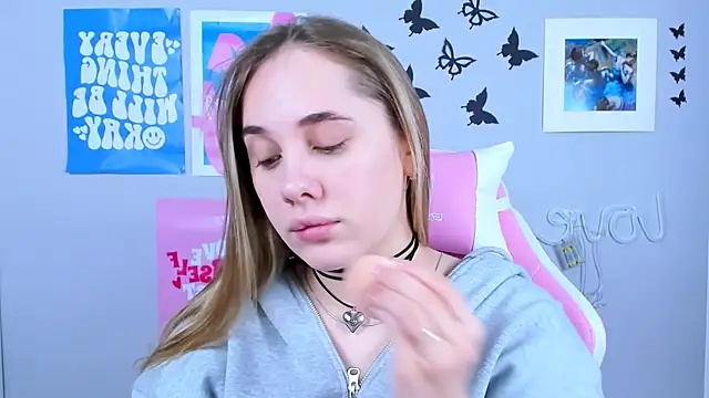 Snapshot of MiaMilas chatting on 01-06-25, 04:36 MiaMilas online show from 01-06-25, 04:36