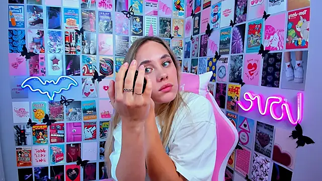 Snapshot of MiaMilas chatting on 09-11-25, 09:15 MiaMilas online show from 09-11-25, 09:15