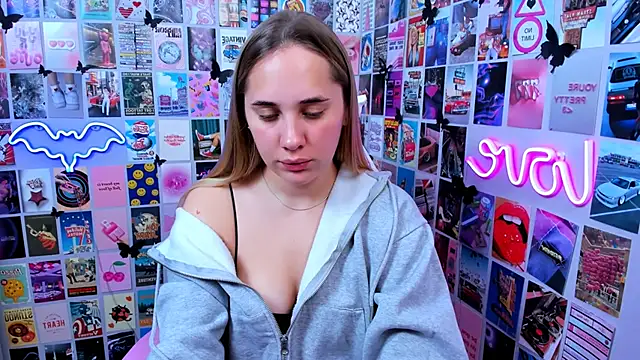 Snapshot of MiaMilas chatting on 10-08-25, 07:22 MiaMilas online show from 10-08-25, 07:22