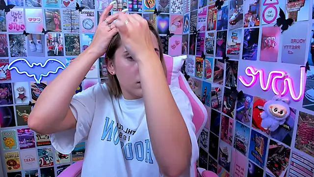 Snapshot of MiaMilas chatting on 10-24-25, 05:31 MiaMilas online show from 10-24-25, 05:31