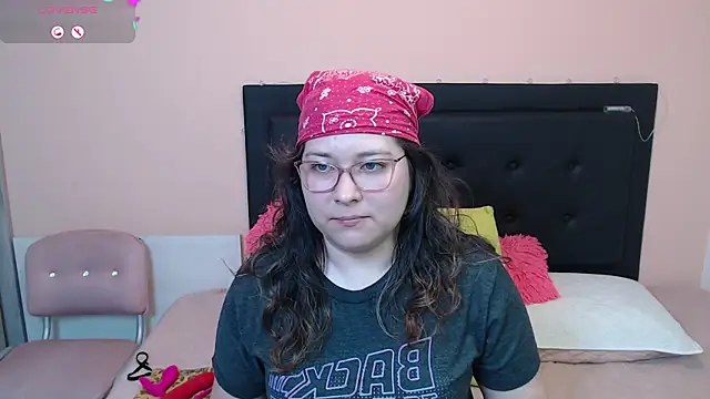 May Carlier online show from 02-11-25, 01:41