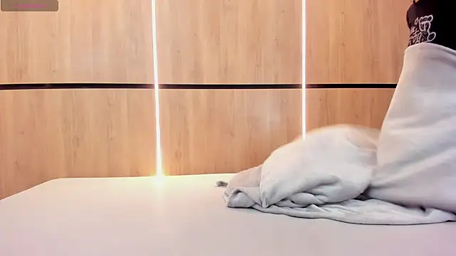 adela chase online show from 10-31-25, 02:56