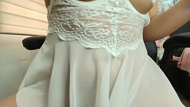 Snapshot of Emily_Trujillo chatting on 02-11-26, 05:51 Emily Trujillo online show from 02-11-26, 05:51