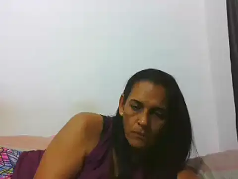 Snapshot of latinbrunettet chatting on 12-18-24, 06:25 latinbrunettet online show from 12-18-24, 06:25