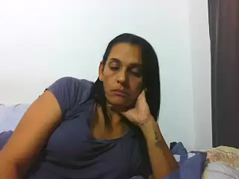 Snapshot of latinbrunettet chatting on 01-17-25, 07:49 latinbrunettet online show from 01-17-25, 07:49