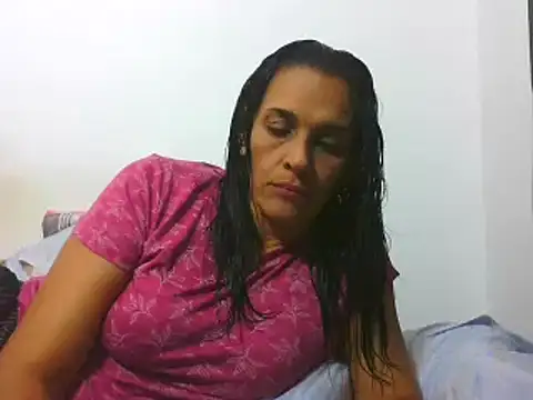 Snapshot of latinbrunettet chatting on 02-08-25, 01:33 latinbrunettet online show from 02-08-25, 01:33