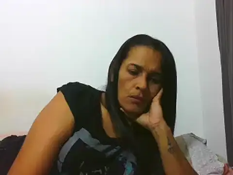 Snapshot of latinbrunettet chatting on 02-18-25, 01:11 latinbrunettet online show from 02-18-25, 01:11