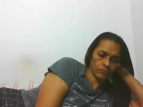 Snapshot of latinbrunettet chatting on 11-26-25, 01:34 latinbrunettet online show from 11-26-25, 01:34