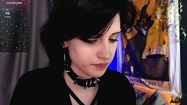 Snapshot of dark_vamp_ chatting on 12-16-24, 03:19 dark vamp online show from 12-16-24, 03:19