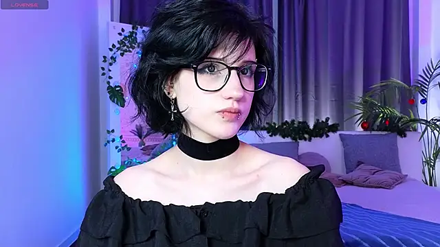 Snapshot of dark_vamp_ chatting on 12-21-24, 09:25 dark vamp online show from 12-21-24, 09:25