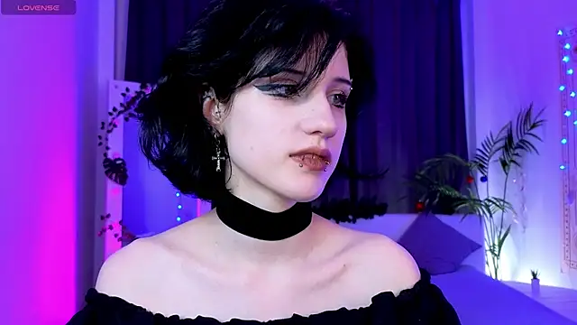 Snapshot of dark_vamp_ chatting on 12-25-24, 09:00 dark vamp online show from 12-25-24, 09:00