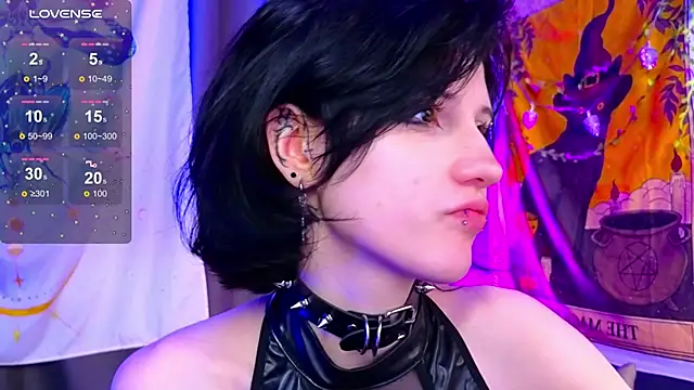 Snapshot of dark_vamp_ chatting on 12-29-24, 03:33 dark vamp online show from 12-29-24, 03:33