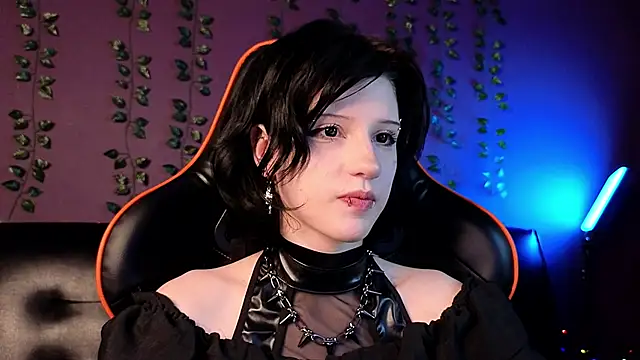 Snapshot of dark_vamp_ chatting on 01-18-25, 09:24 dark vamp online show from 01-18-25, 09:24