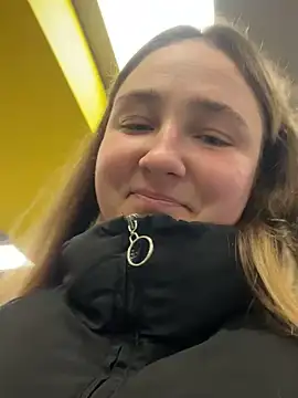 Snapshot of Joannakiss chatting on 03-04-25, 02:42 Joannakiss online show from 03-04-25, 02:42