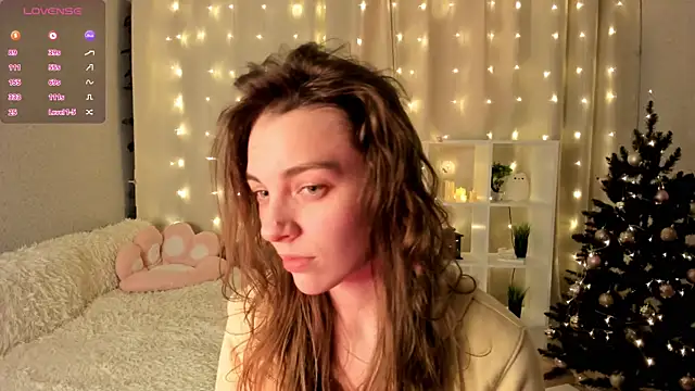 Snapshot of AraCopple chatting on 12-31-24, 12:43 AraCopple online show from 12-31-24, 12:43