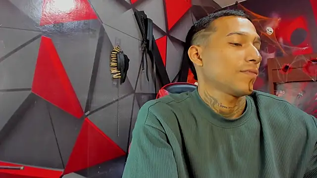 Hana and Zeta online show from 10-31-25, 12:39