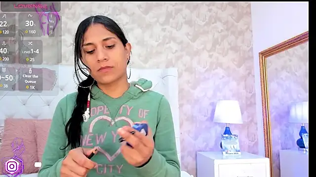 Snapshot of Eliza_Thaylor__ chatting on 01-05-25, 02:52 Eliza Thaylor online show from 01-05-25, 02:52