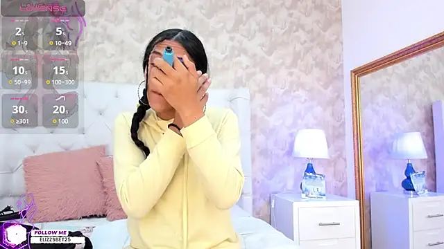 Snapshot of Eliza_Thaylor__ chatting on 01-08-25, 12:26 Eliza Thaylor online show from 01-08-25, 12:26