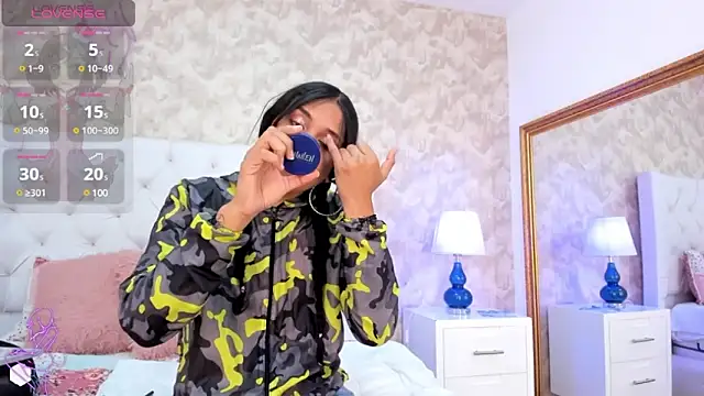 Snapshot of Eliza_Thaylor__ chatting on 01-10-25, 02:02 Eliza Thaylor online show from 01-10-25, 02:02