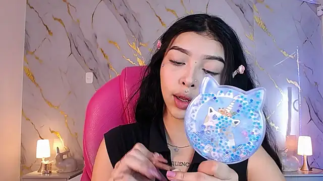 Snapshot of pettit_courtny chatting on 03-10-25, 07:40 pettit courtny online show from 03-10-25, 07:40