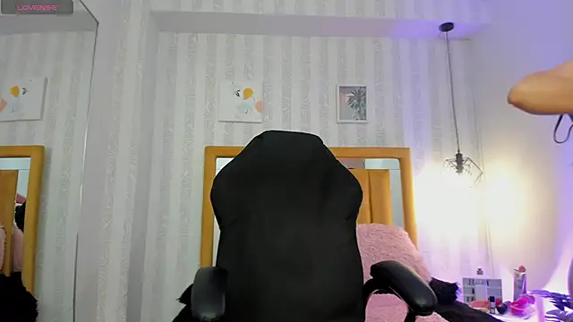 Snapshot of pettit_courtny chatting on 09-30-25, 08:03 pettit courtny online show from 09-30-25, 08:03